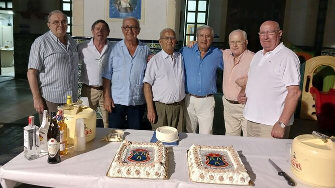 De izquierda a derecha: Hermano Guillermo Luco, Juan Chacón, Manuel Serrano, hermano Virgilio Rojo, Juan Souto, Domingo González y Juan Carlos Otero.