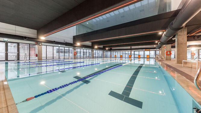 Imagen de la piscina cubierta semi olímpica del club deportivo Enjoy Jerez