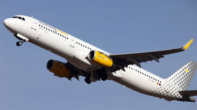 Un avión de la compañía Vueling despegando de Jerez en una imagen de archivo.