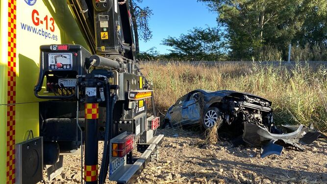 Así quedó el vehículo tras el accidente en la carretera A-2002 de Jerez.