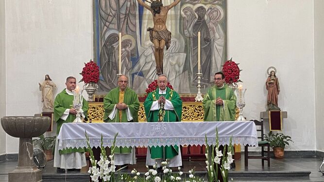 Un momento de la posesión del sacerdote  Ildefonso González en La Barca.