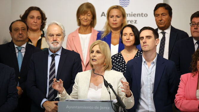 Rueda de prensa de la alcaldesa de Jerez, María José García-Pelayo, junto a su equipo de gobierno.