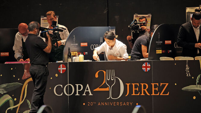 Finalistas de la X edición de Copa Jerez elaboran sus platos en el Villamarta.