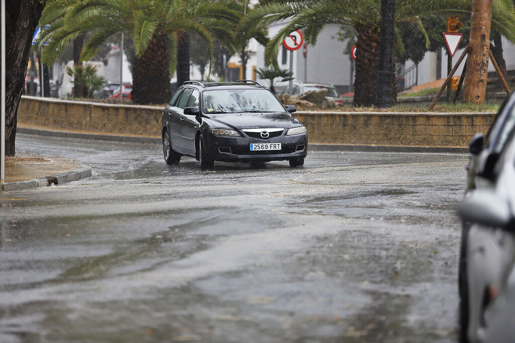 Im&aacute;genes de la ma&ntilde;ana lluviosa de domingo en Huelva