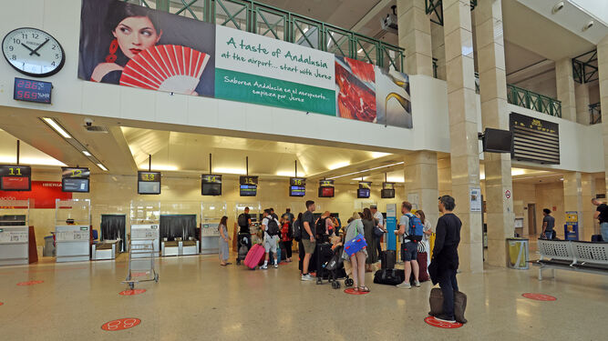 Zona de facturación de equipajes en la terminal del Aeropuerto de Jerez.