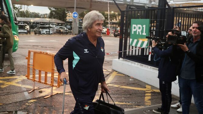 Pellegrini, a la llegada al Aeropuerto San Pablo para poner rumbo a Chipre.