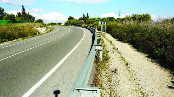 Tramo de la carretera A-2003 entre Jerez y La Barca