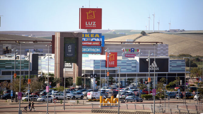 Imagen del parque comercial de Luz Shopping.