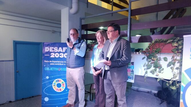 José Jiménez, Carmen Pina y José Ángel Aparicio, en la Feria 'Desafío 2023' en el colegio SAFA Jerez