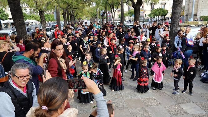 Pasacalles del CEIP La Ina por el Día Internacional del Flamenco