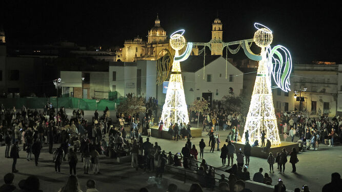 Los dos ángeles de la plaza Belén son los grandes atractivos del alumbrado de este año en Jerez.