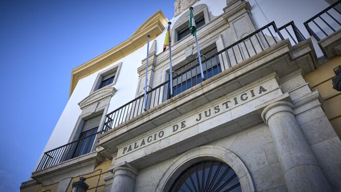 Audiencia Provincial de Cádiz, donde se celebró el juicio al oficial.