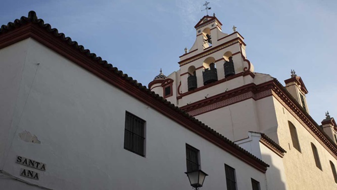 Fachada del convento de Santa Ana en Sevilla