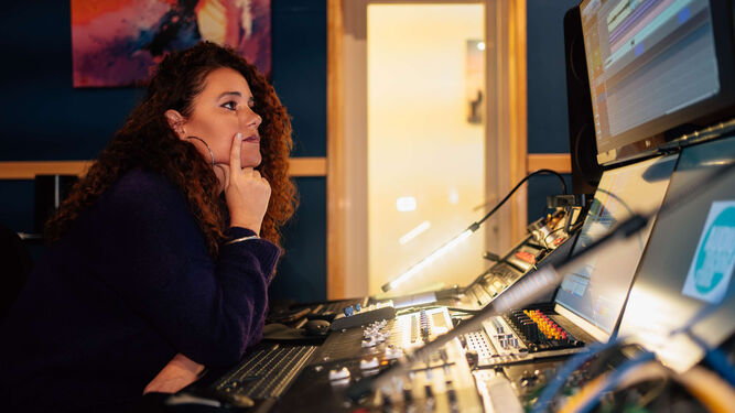 Ana Crismán, en el estudio de grabación.