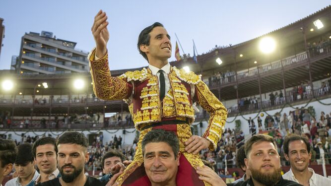 Juan Ortega sale a hombros de La Malagueta en su última aparición en Málaga