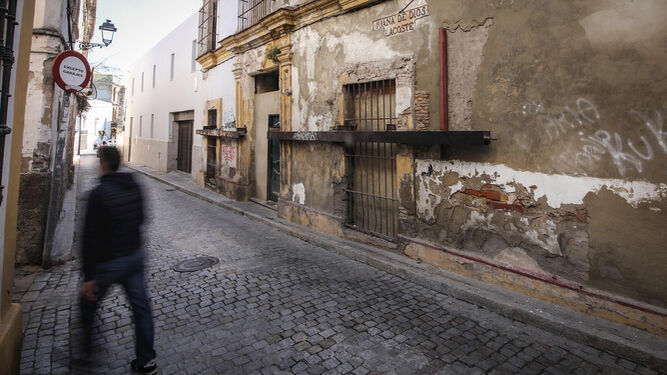 El número de 17 de la calle Juana de Dios Lacoste en una imagen tomada antes de la reurbanización de esta calle.