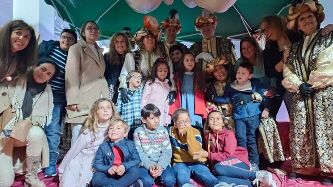 Encuentro de la Cartera Real de Jerez con niños de la asociación Uniper.