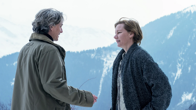 Los actores Swann Arlaud y Sandra Hüller en la película.