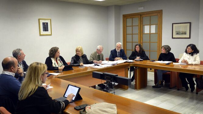 Celebración de la reunión del Consejo de Administración de la Empresa Municipal de la Vivienda, Emuvijesa, presidido por la alcaldesa, María José García-Pelayo.