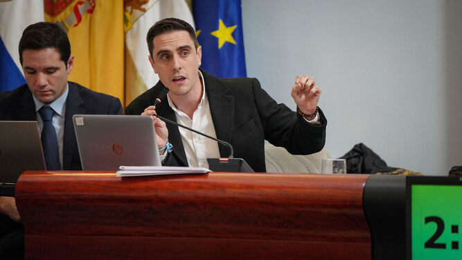 El concejal de Servicios Públicos, Jaime Espinar, durante un pleno.