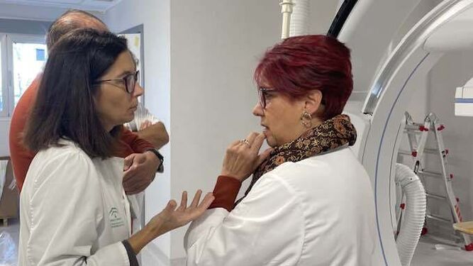 Visita de la gerente (a la derecha) a la Unidad de Radiodiagnóstico del Hospital Universitario de Jerez.