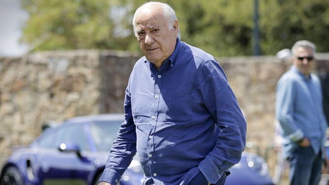 Amancio Ortega sigue el primer español en la lista Forbes de los más ricos del mundo.