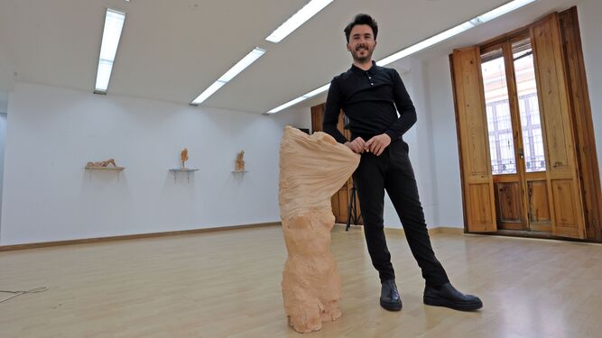 El escultor Rafa Navarro expone en 'ArteaDiario' la muestra 'El ejercicio de la forma'.