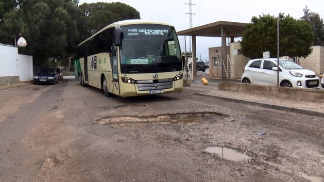 Vía de acceso para autobuses en el Hospital de Puerto Real