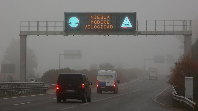 La niebla dificultó la visibilidad de la carretera A-4 en Jerez