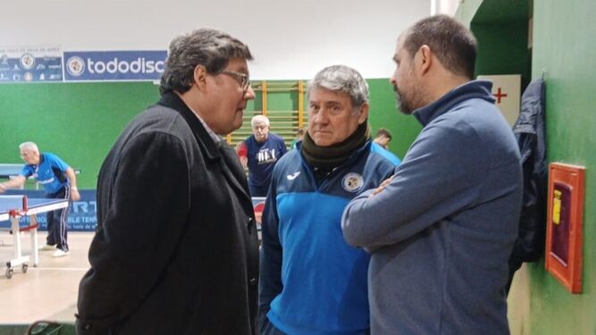 José Ángel Aparicio, delegado de Deportes, visitó las instalaciones del CTM Jerez en Pío XII.