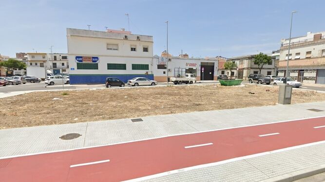 Solar de la avenida Alcalde Jesús Mantaras donde se edificará una nueva promoción de viviendas.