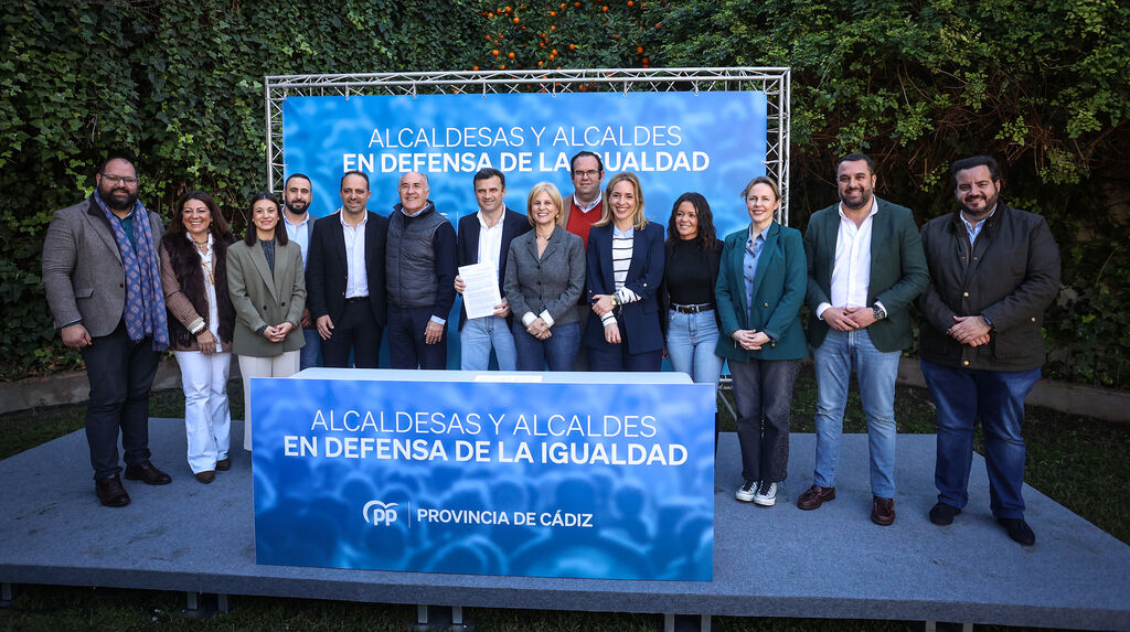Alcaldesas y alcaldes del PP de la provincia en un acto en Jerez