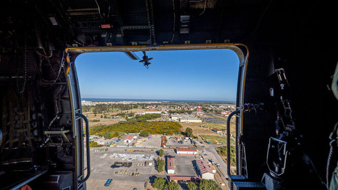 Vista de la Base de Rota desde un helicóptero de la Armada.