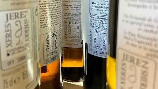 Contraetiquetas de botellas de vinos de Jerez.