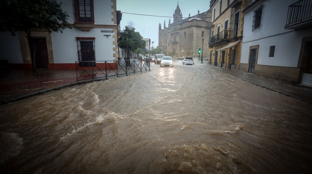 La borrasca Karlotta provoca inundaciones en algunas zonas de Jerez