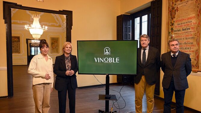 Un momento de la presentación del nuevo logotipo de Vinoble.