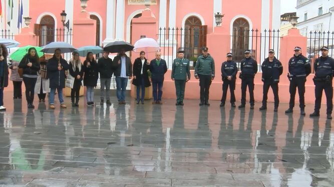 Silencio en Puerto Real por los guardias civiles muertos en Barbate