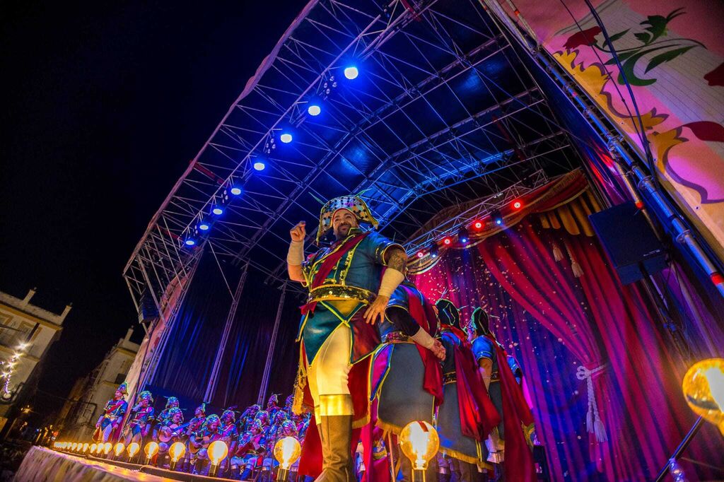 La noche de coros (y otras agrupaciones) en el Carnaval de San Fernando, en im&aacute;genes.