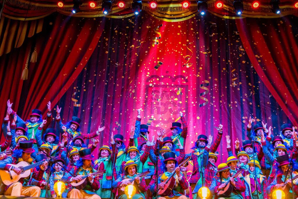 La noche de coros (y otras agrupaciones) en el Carnaval de San Fernando, en im&aacute;genes.