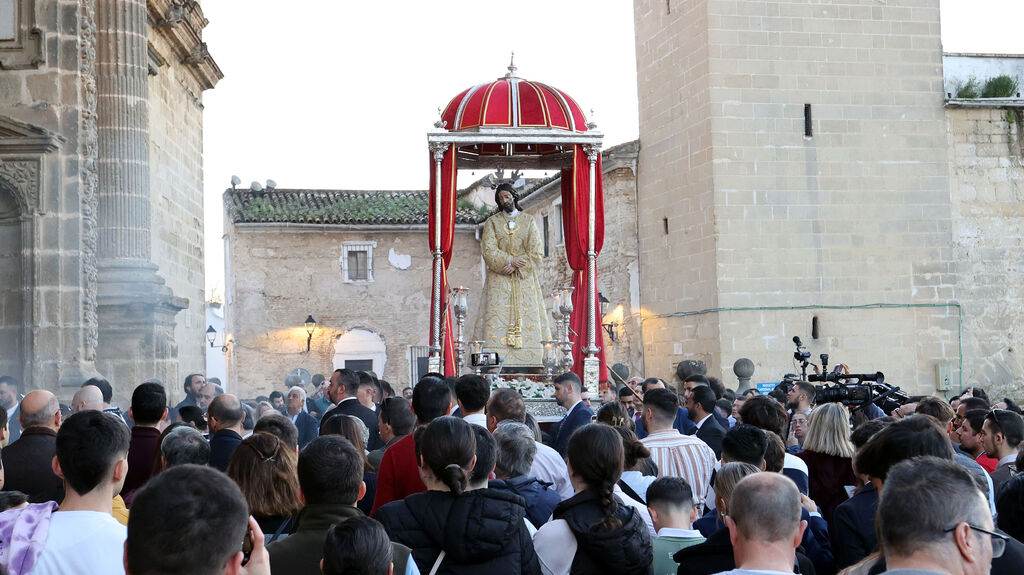 V&iacute;a Crucis de las hermandades con Nuestro Padre Jes&uacute;s del Consuelo en la Catedral