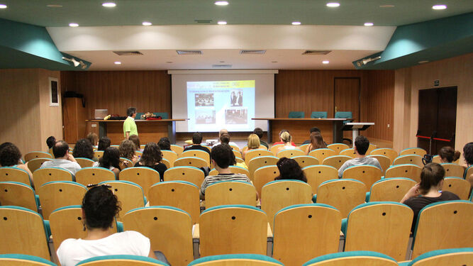 Imagen de archivo del salón de actos de la Facultad de Enfermería de la Universidad de Cádiz