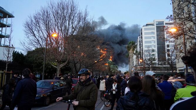El incendio del edificio en Valencia.