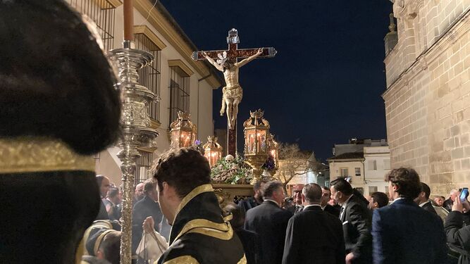 El Cristo del Calvario, anoche junto a la iglesia de Santiago.
