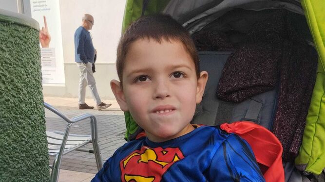 Iván, un niño de 6 años con el síndrome SYNGAP.