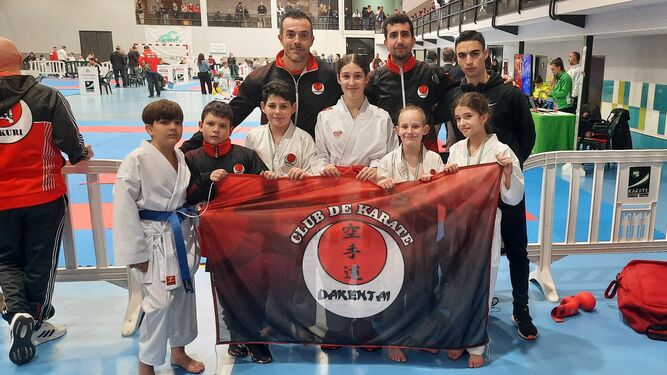 El Club Dakentai estuvo representado en Mairena por siete karatecas.