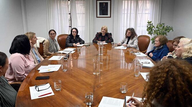 Las camareras de piso de la plataforma del Jerez rural, reunidas con el gobierno local días atrás.