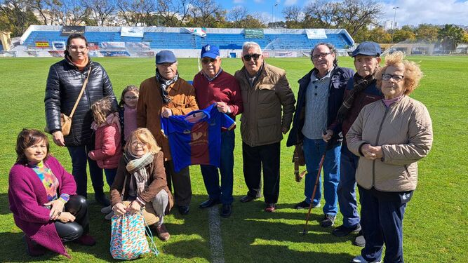 Manuel de la Rosa 'Manolín', jugador del Juventud Comercio en los años 40, recibió el homenaje del club.