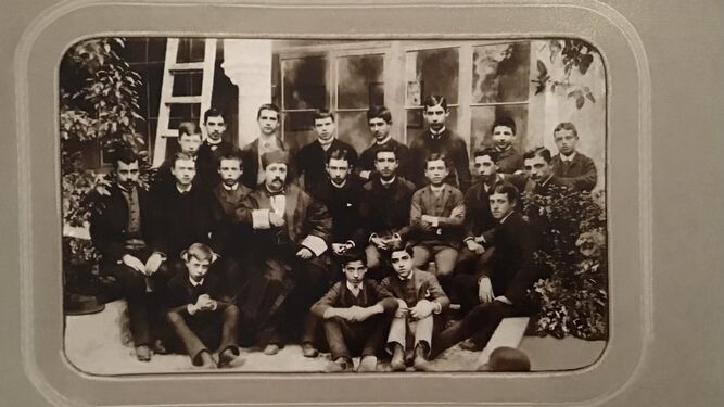 Grupo de alumnos del instituto de Jerez  en 1885-1886.
