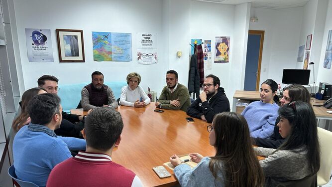 Imagen de la reunión entre los representantes del PSOE de Jerez y los miembros del Consejo de Estudiantes de la UCA