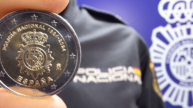 La nueva moneda de dos euros conmemorativa del 200 aniversario de la Policía Nacional
